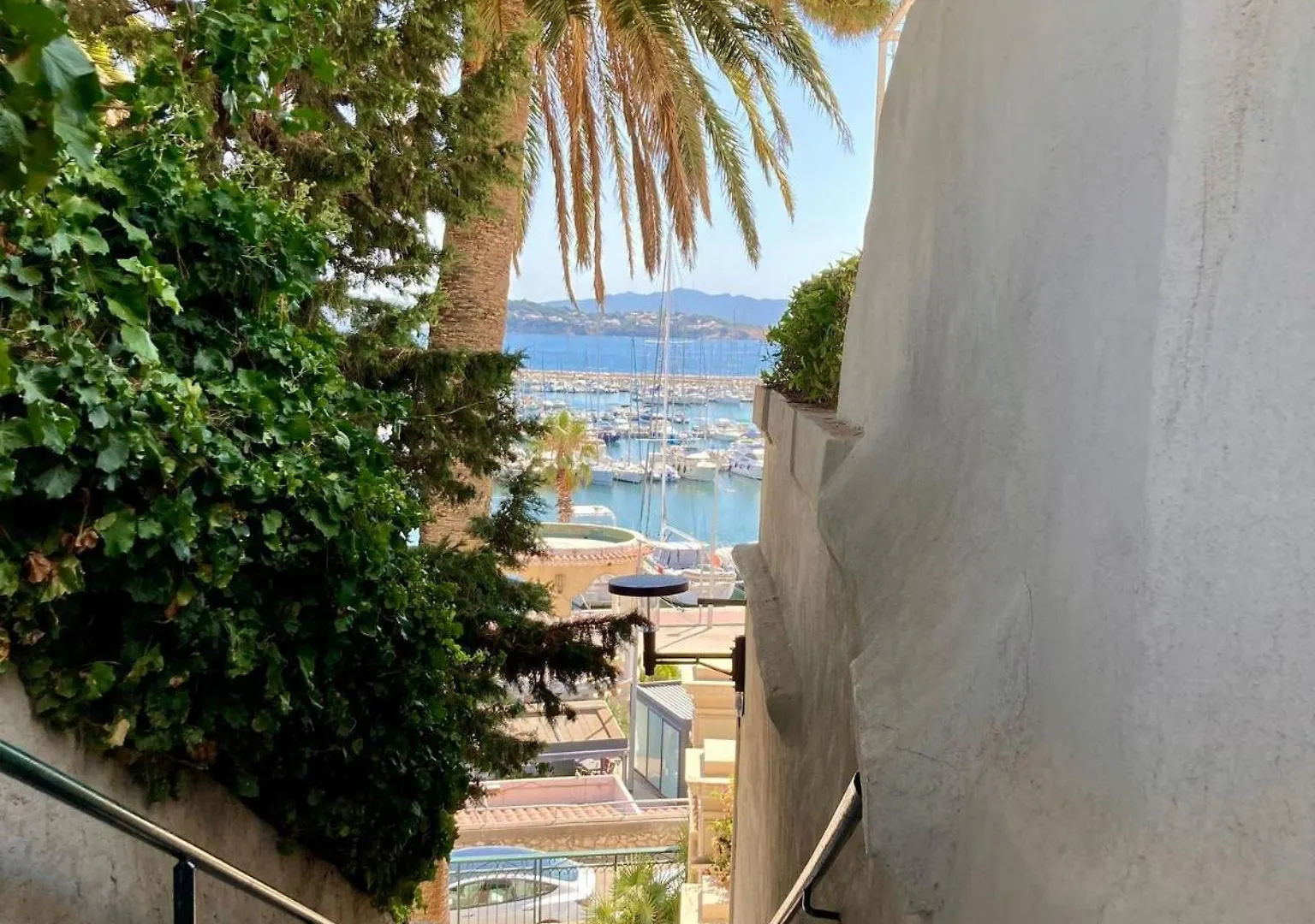 Appartement Coup De Coeur Centre Village Et Plage Climatise 3 Etoiles Terra Cigala Bandol